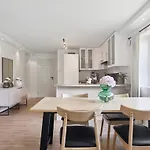 아파트 Spacious And Close To The Center 트롬쇠