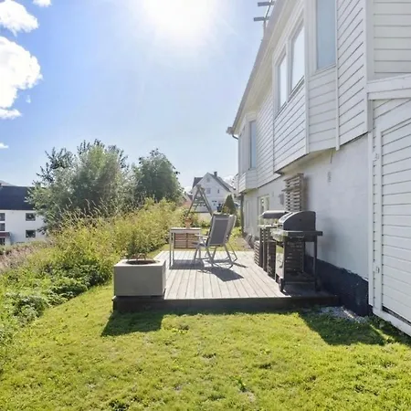 Spacious And Close To The Center *