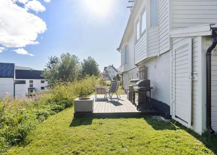 Spacious And Close To The Center *