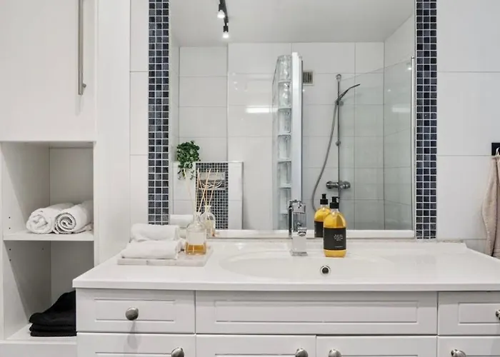 Spacious And Close To The Center ترومسو